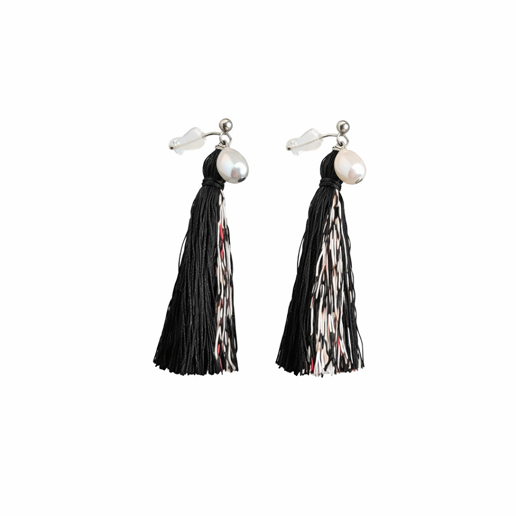 龍郷柄大島紬の糸のタッセル耳飾り