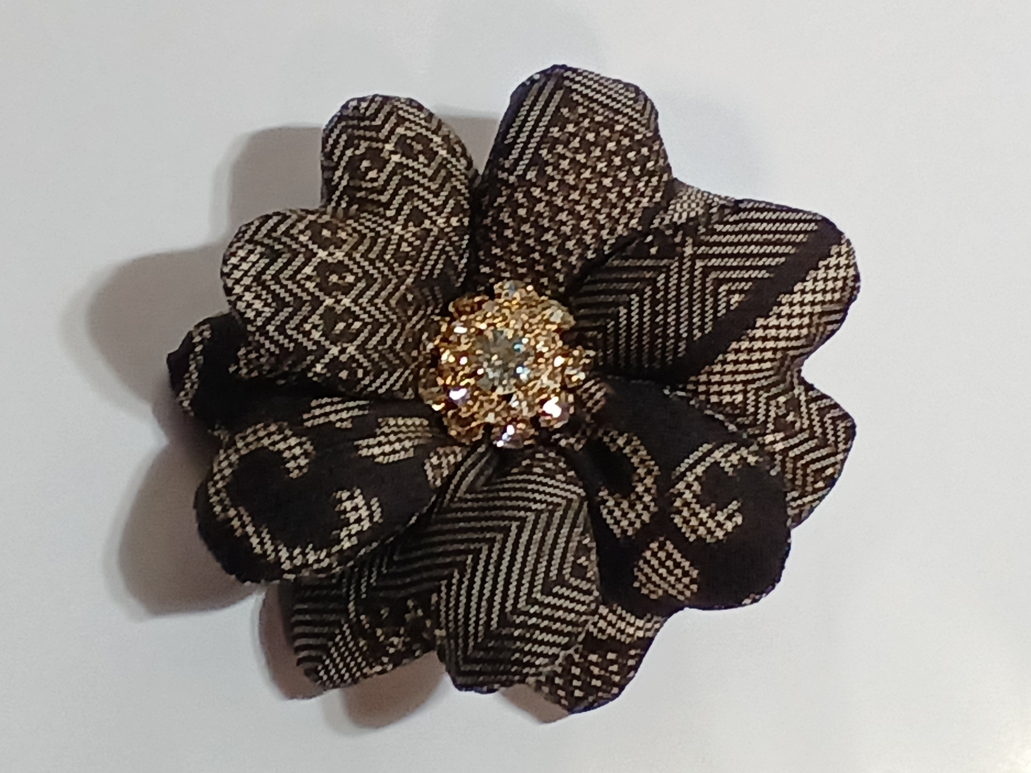 大島紬のコサージュ