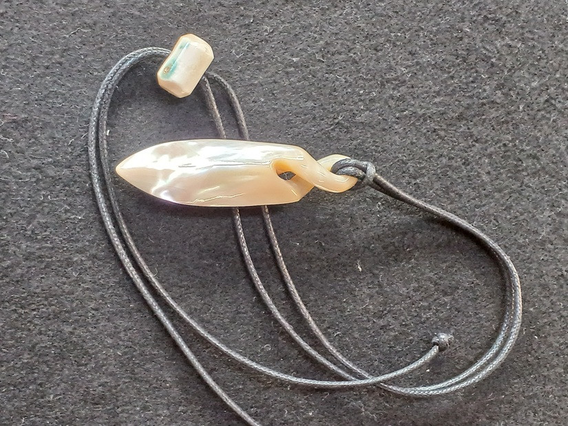 海の記憶 — 夜光貝リーフペンダント