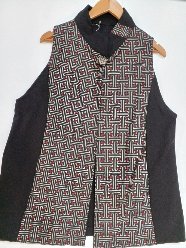 ベストジレ（秋名バラ柄）